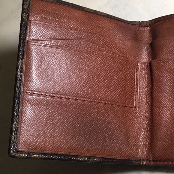 LV MONO DOUBLE SNAP WALLET professionally cleaned - Picture 6 of 13